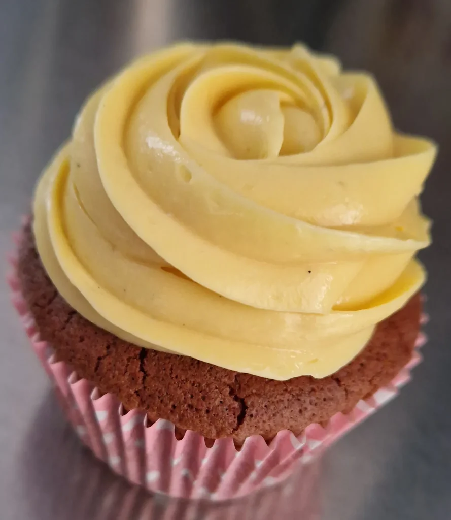 Un gateau cup-cake parfum Chocolat crème Passion - pâtisseries artisanales à Troyes