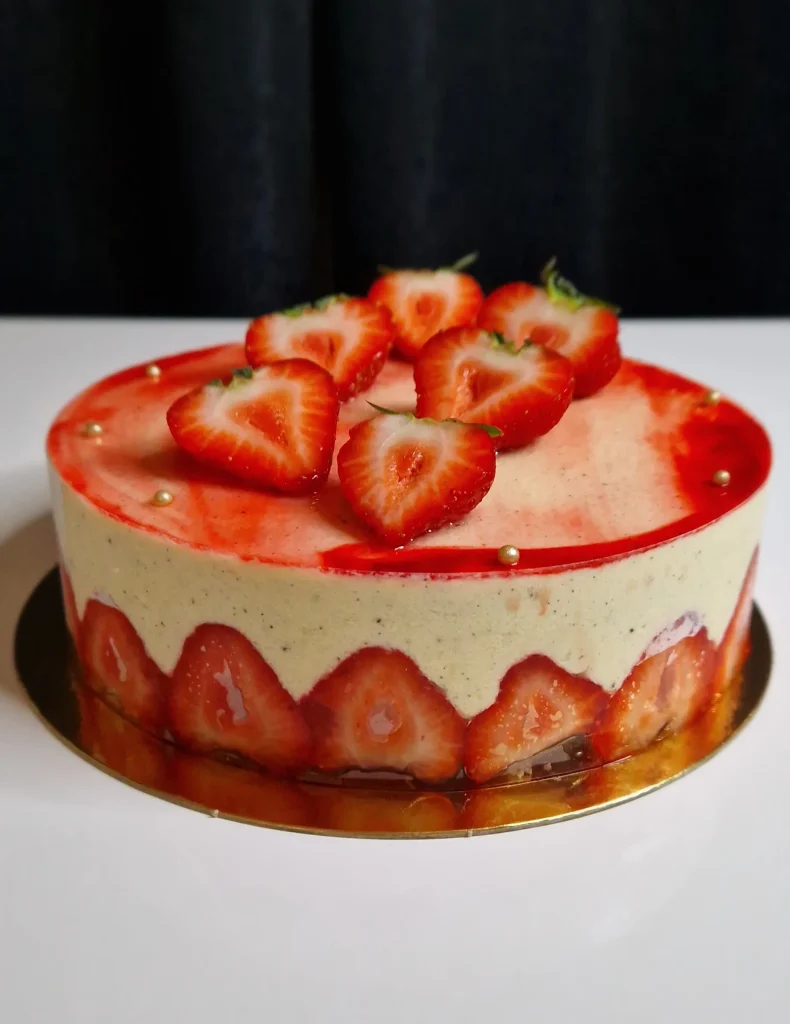 Un gateau entremet tradition Fraisier - pâtisseries artisanales à Troyes