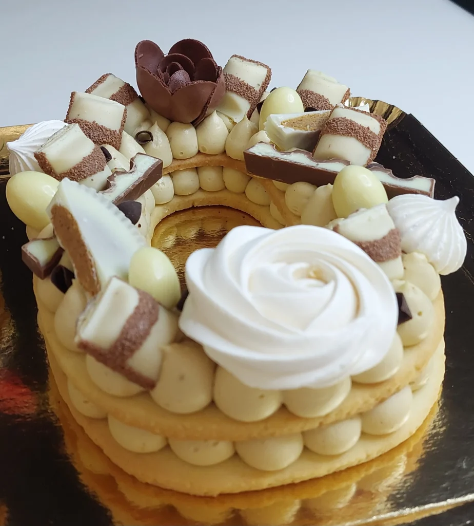 Un gateau biscuit garnis number cake Vanille/Chocolat en forme de 0 - pâtisseries artisanales à Troyes