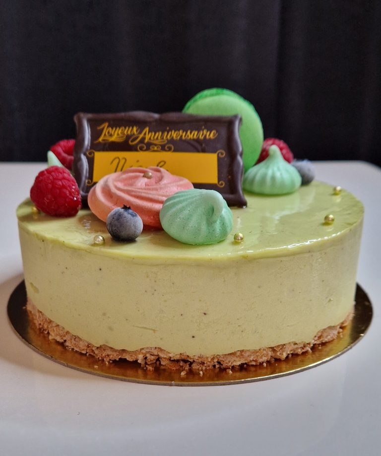 Entremet pistache framboise artisanal à Troyes – gourmandise pour les fêtes