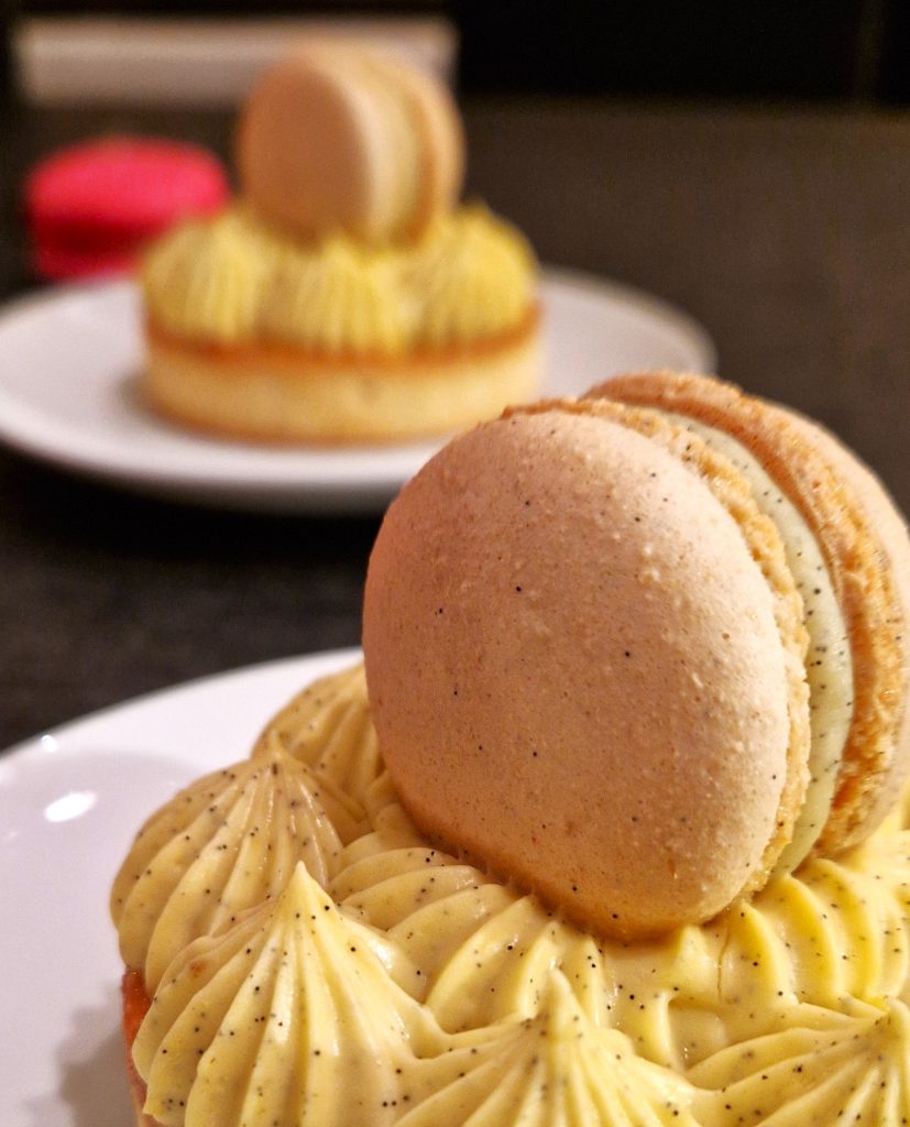 Un macaron sur tarte ganadora patisserie artisanale