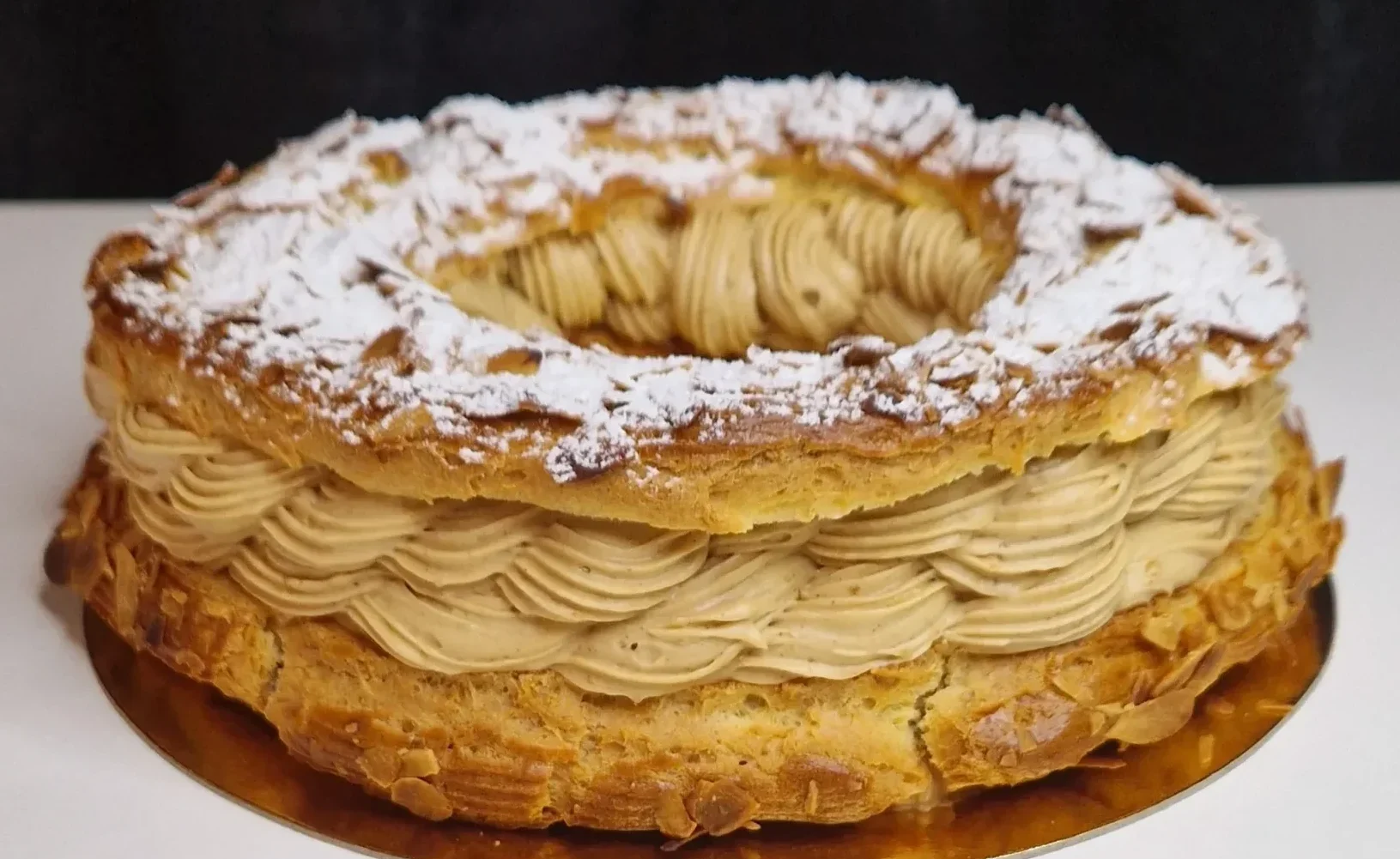 Un gâteau Paris-Brest crème onctueuse - pâtisseries artisanales à Troyes
